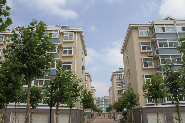 濱海城市經典小區院內實拍1